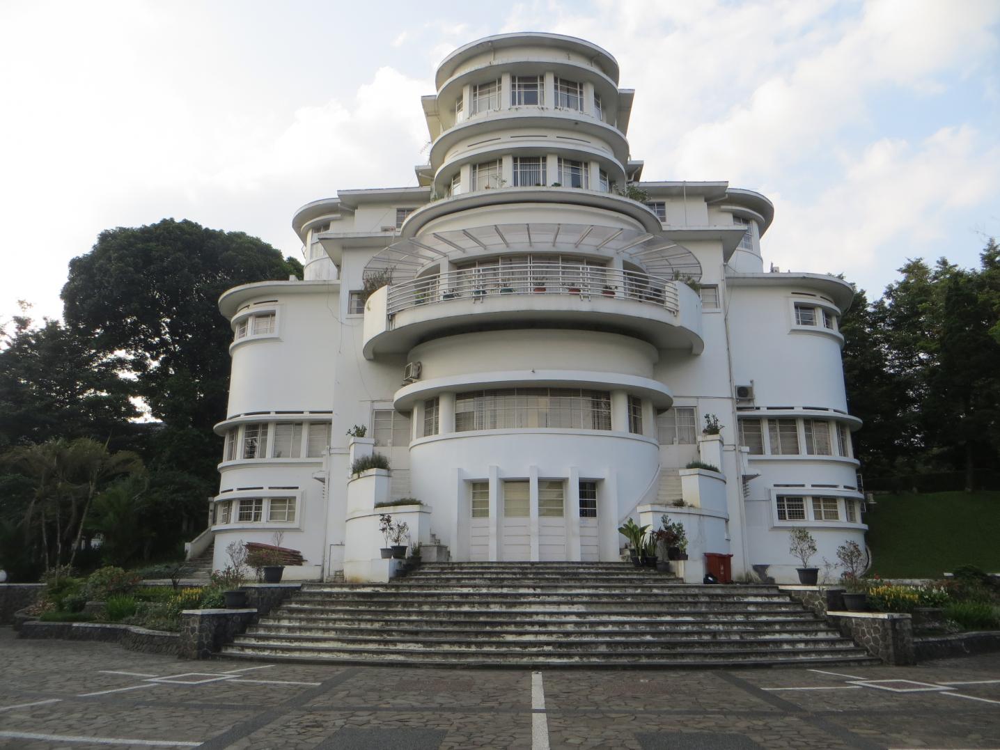 Villa Isola (1933), Bandung